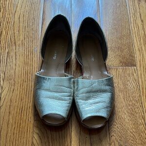 EUC Franco Sarto open toed flats, metallic gold leather, size 10